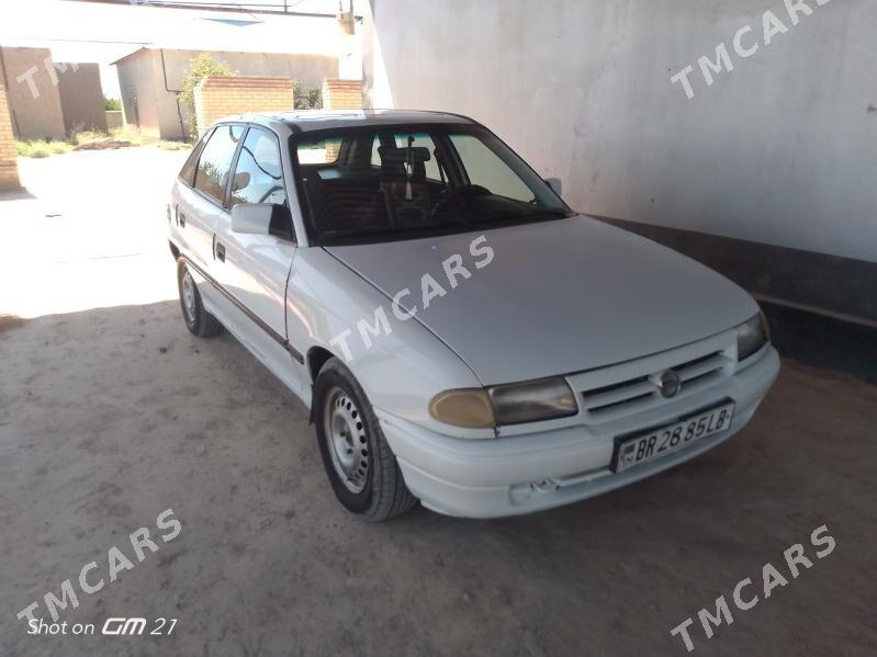 Opel Astra 1993 - 26 000 TMT - Фарап - img 4