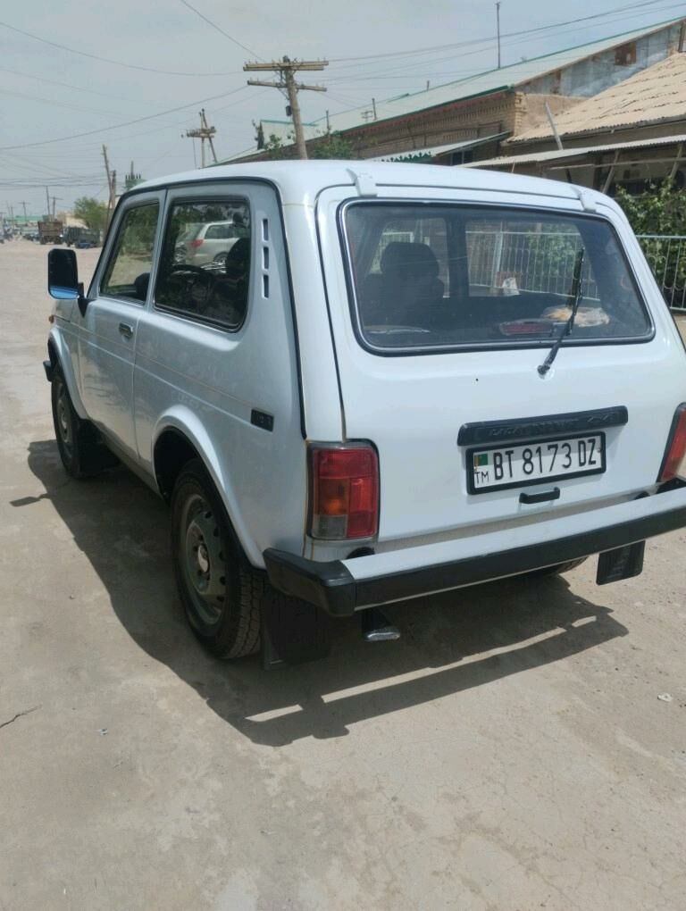 Lada Niva 2002 - 70 000 TMT - Гурбансолтан Едже - img 4