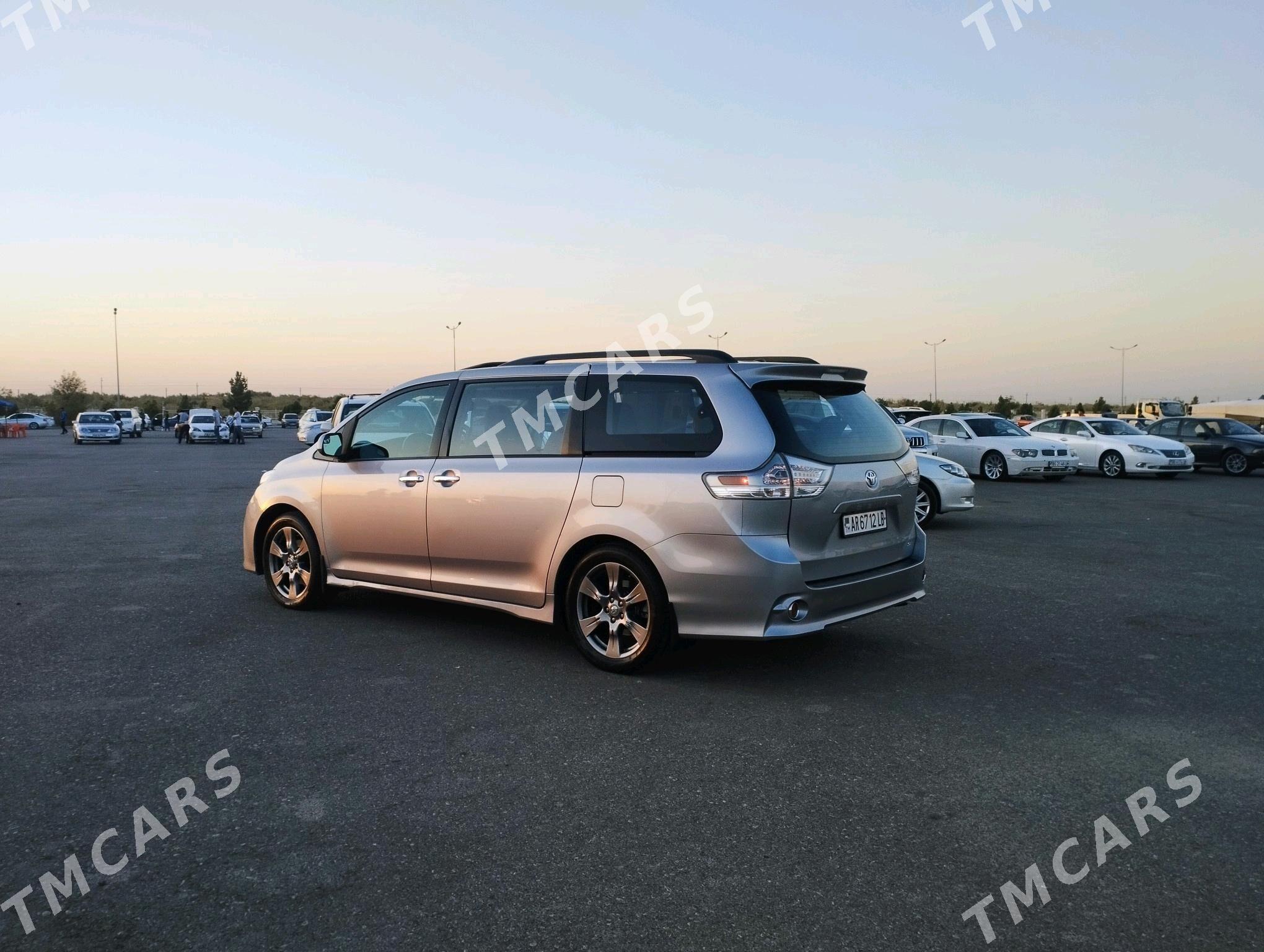 Toyota Sienna 2018 - 370 000 TMT - Türkmenabat - img 3