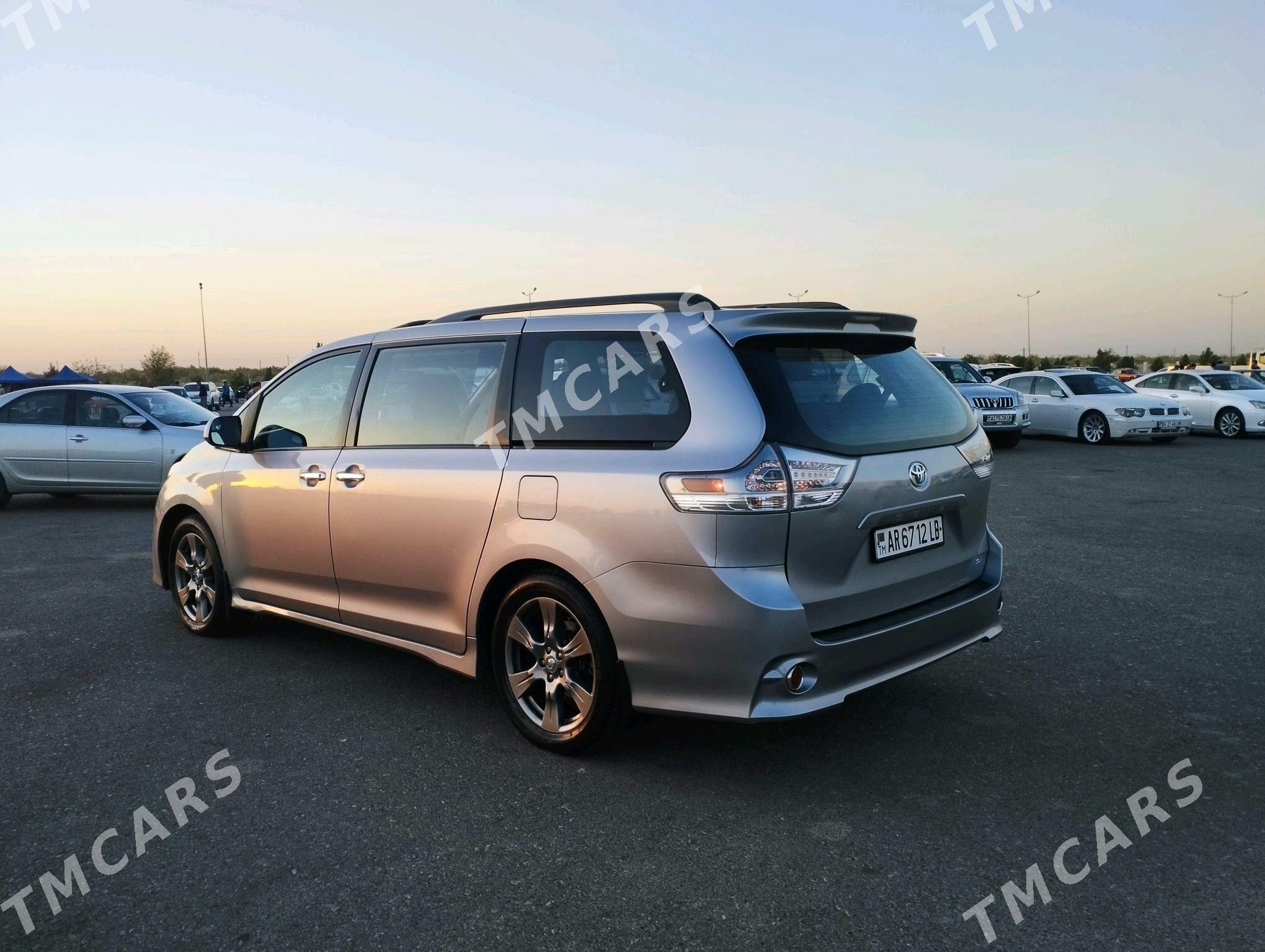 Toyota Sienna 2018 - 370 000 TMT - Türkmenabat - img 5