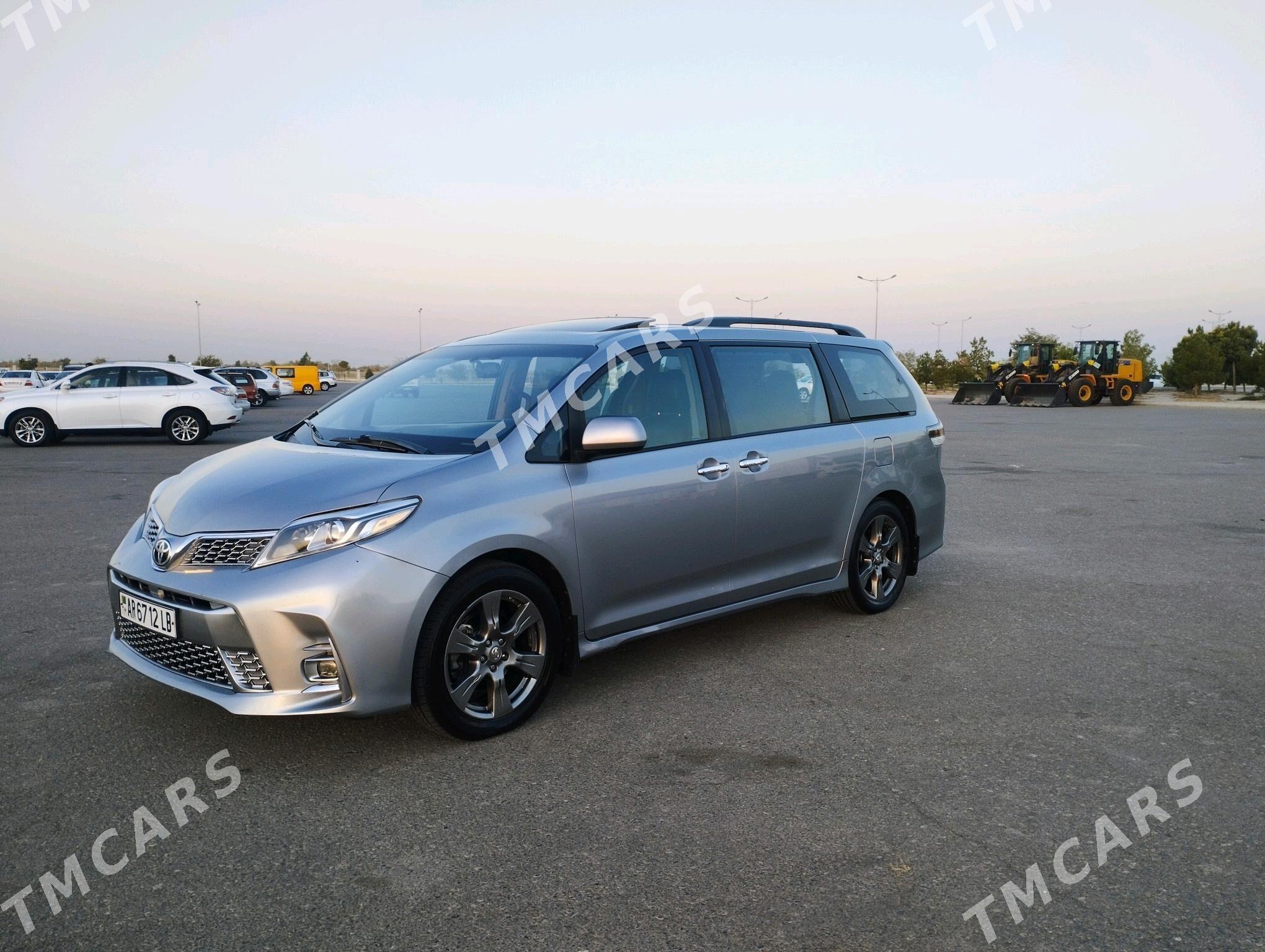 Toyota Sienna 2018 - 370 000 TMT - Türkmenabat - img 6