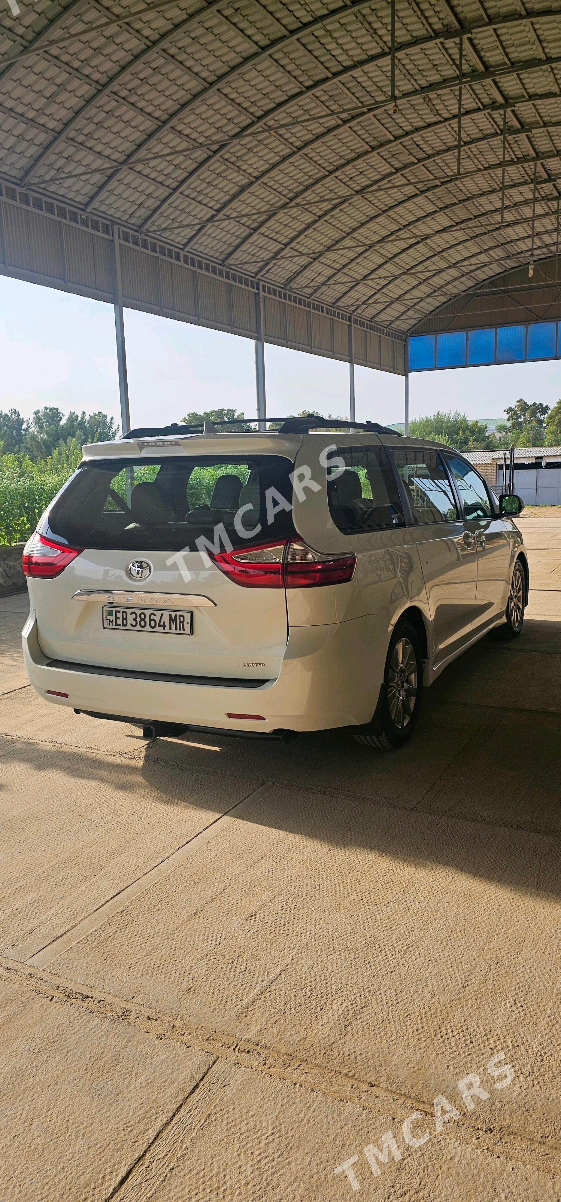 Toyota Sienna 2018 - 390 000 TMT - Байрамали - img 2