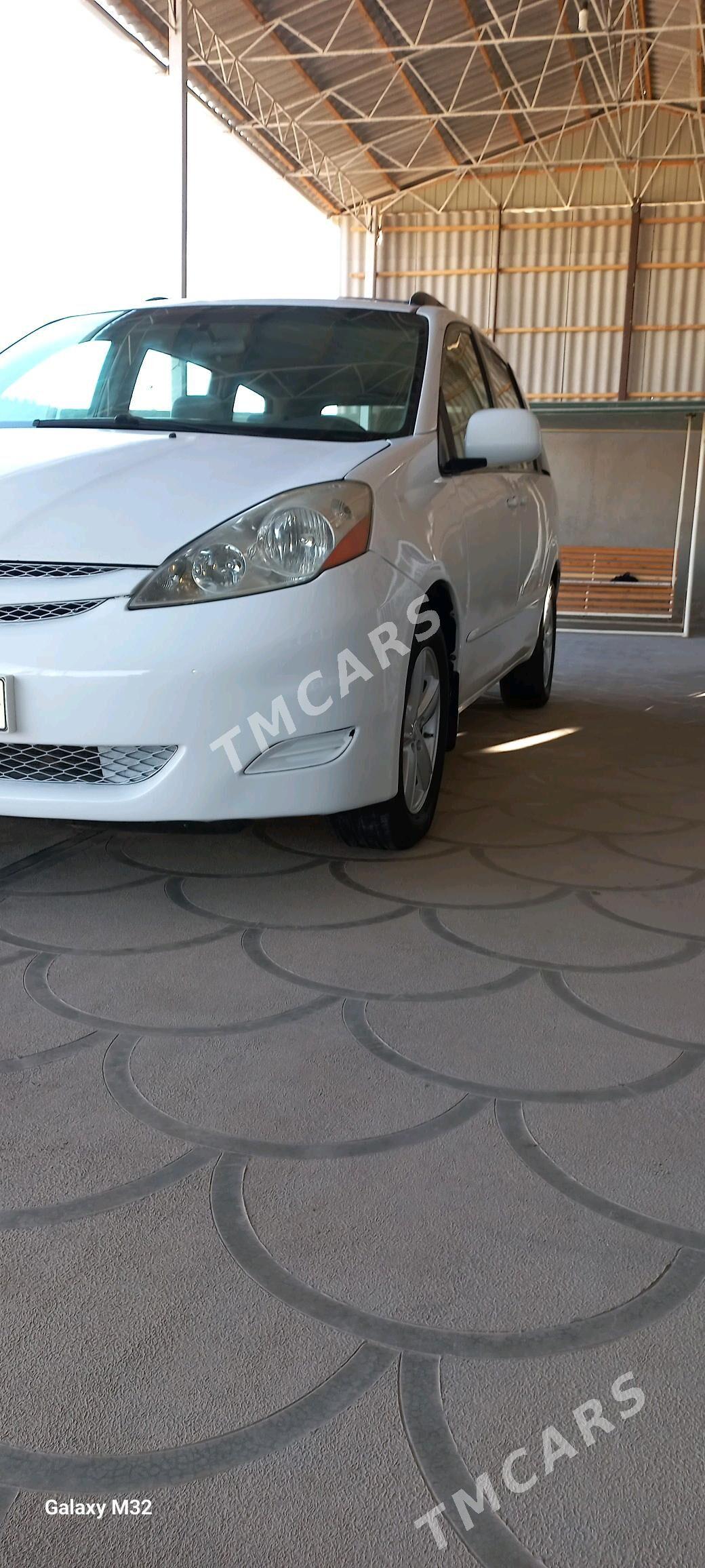 Toyota Sienna 2008 - 170 000 TMT - Теджен - img 2