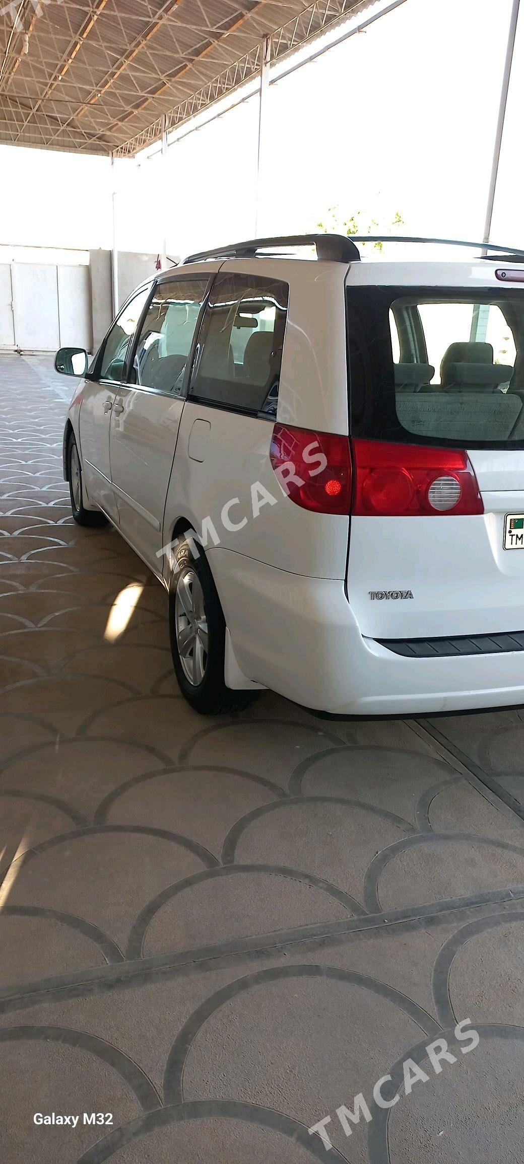 Toyota Sienna 2008 - 170 000 TMT - Теджен - img 3