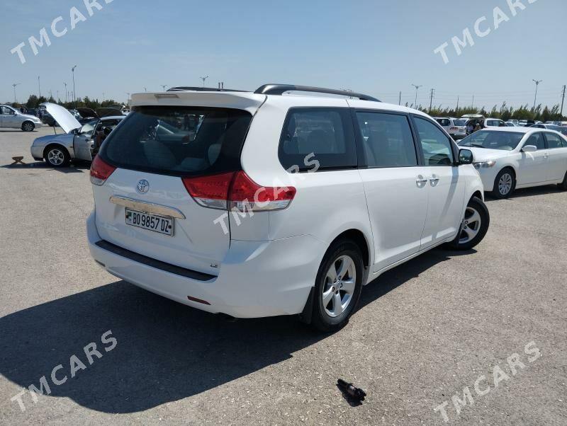 Toyota Sienna 2011 - 245 000 TMT - Гурбансолтан Едже - img 3