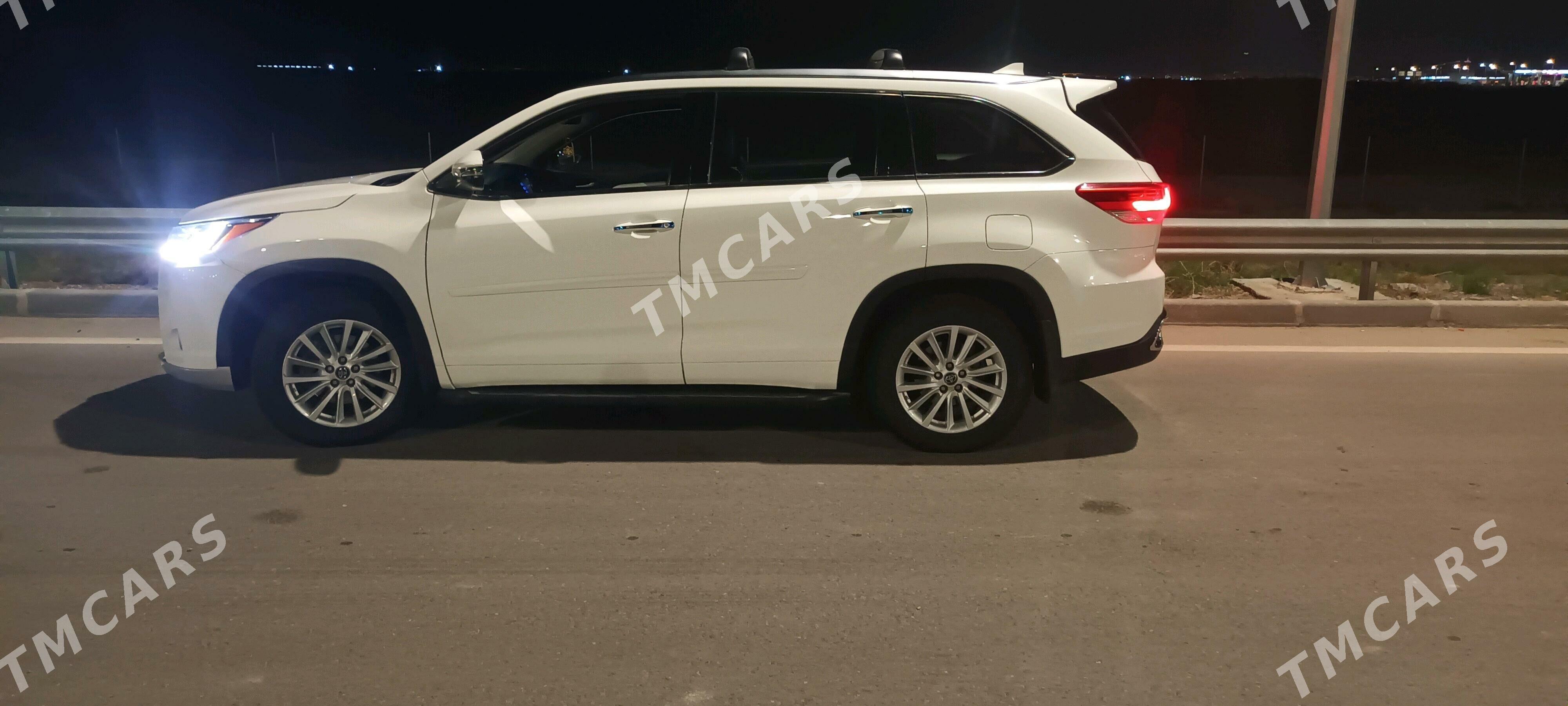 Toyota Highlander 2018 - 520 000 TMT - Бабадайхан - img 2