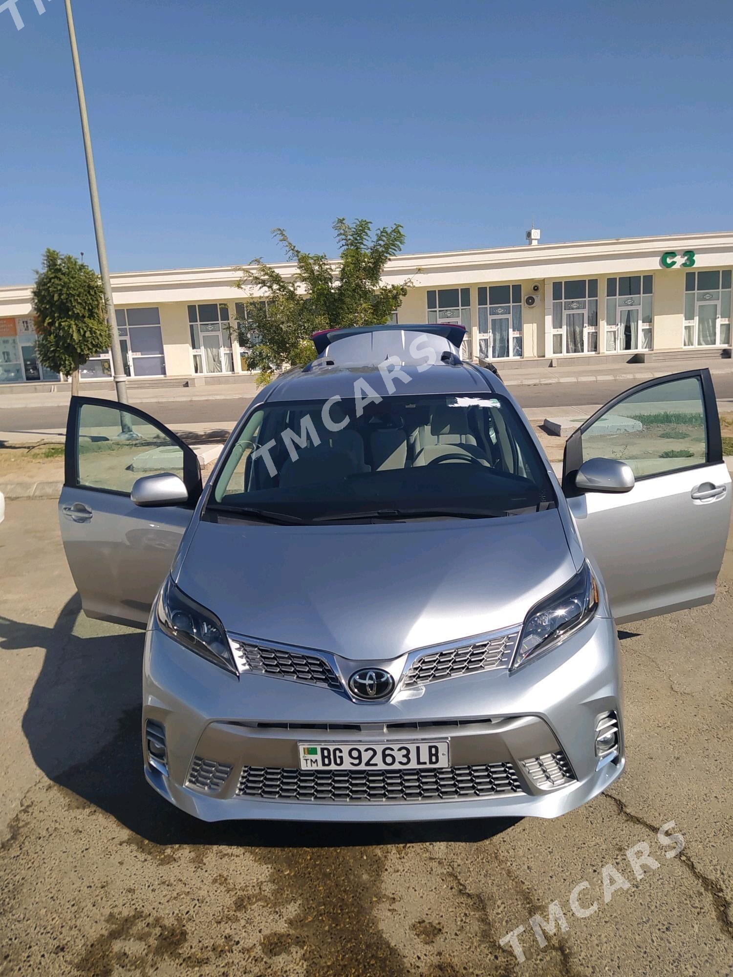 Toyota Sienna 2019 - 380 000 TMT - Дянев - img 4