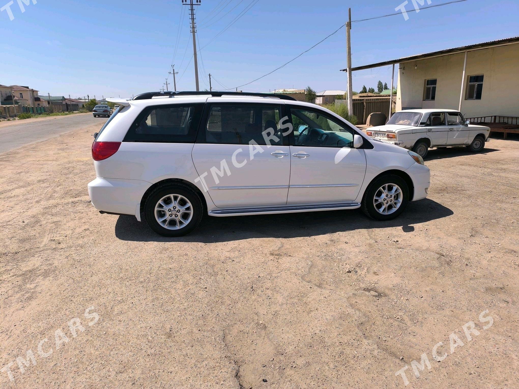 Toyota Sienna 2005 - 240 000 TMT - Губадаг - img 4