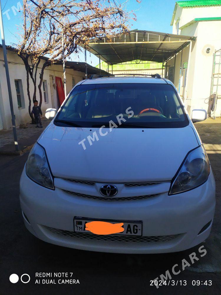 Toyota Sienna 2006 - 220 000 TMT - Aşgabat - img 2