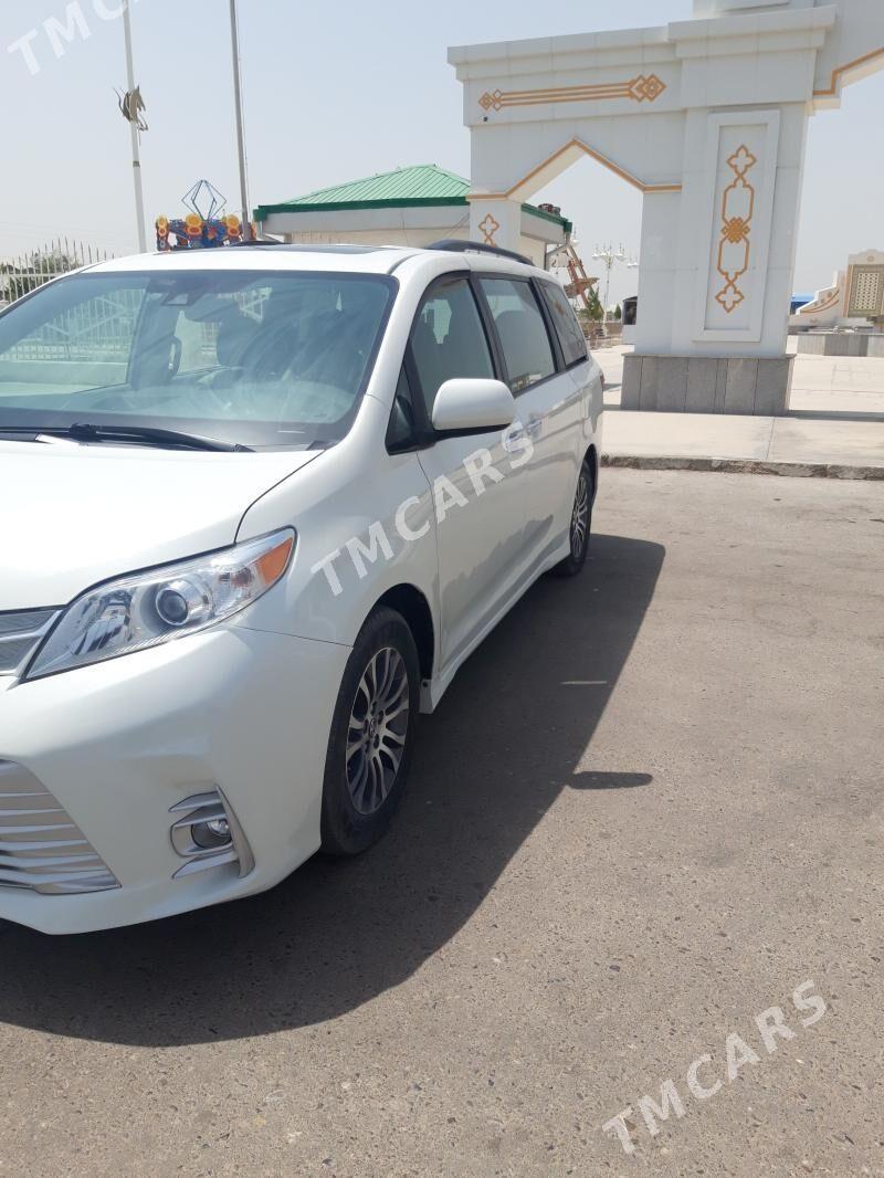 Toyota Sienna 2019 - 500 000 TMT - Мары - img 3