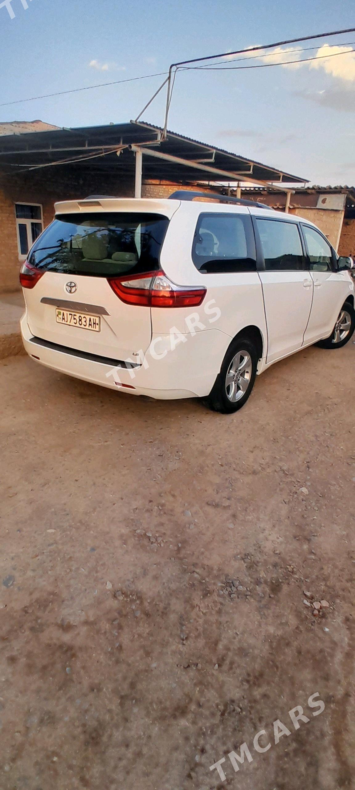 Toyota Sienna 2016 - 310 000 TMT - Babadaýhan - img 2