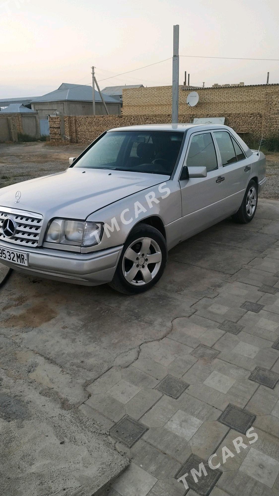 Mercedes-Benz 400E 1995 - 65 000 TMT - Мары - img 9