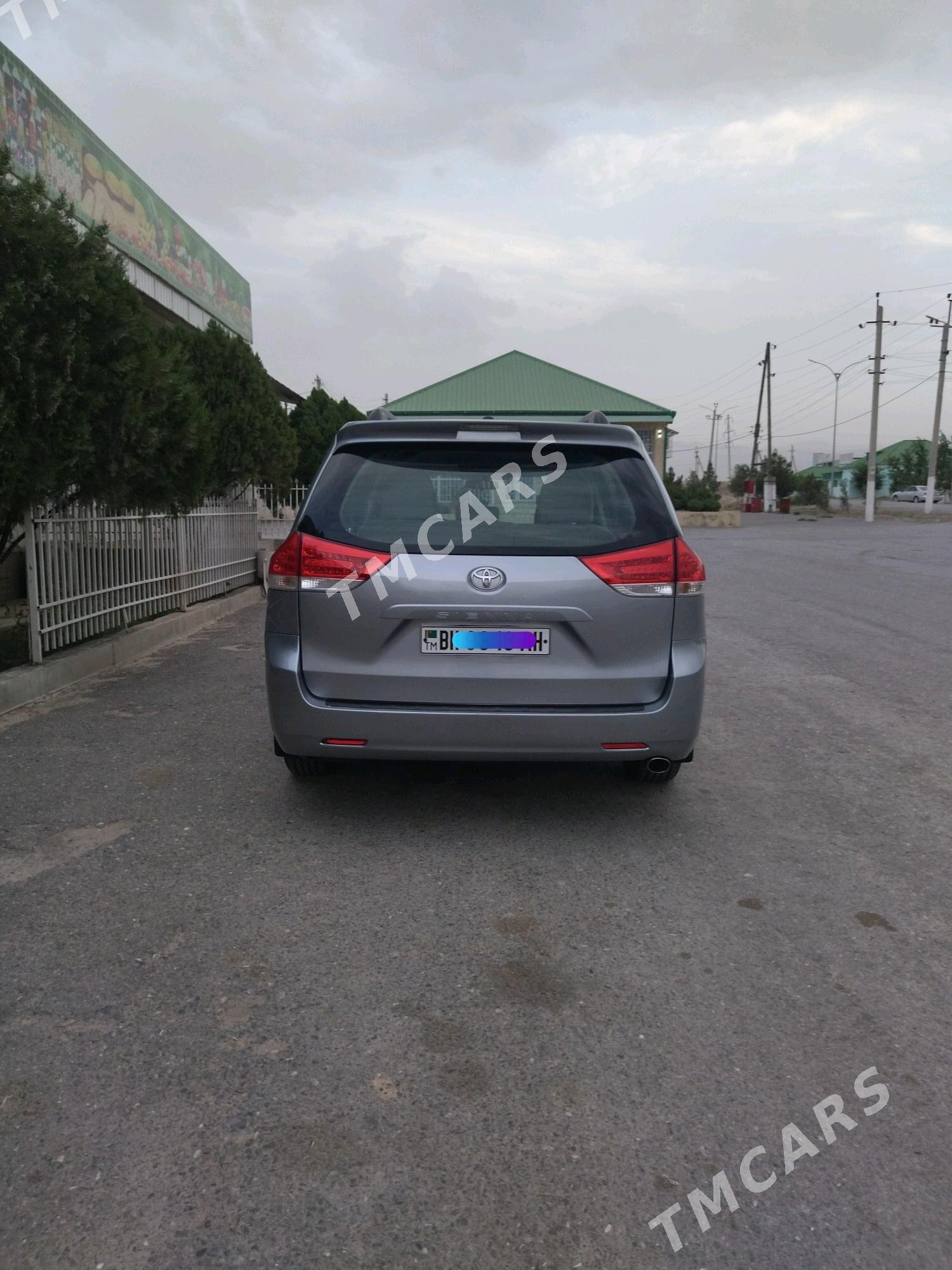 Toyota Sienna 2011 - 235 000 TMT - Бедев - img 6