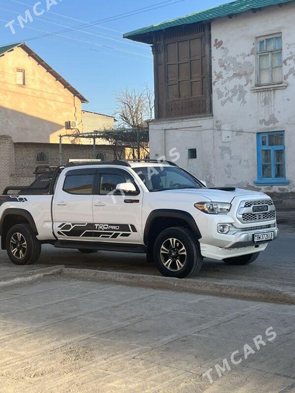 Toyota Tacoma 2018 - 420 000 TMT - Türkmenabat - img 3