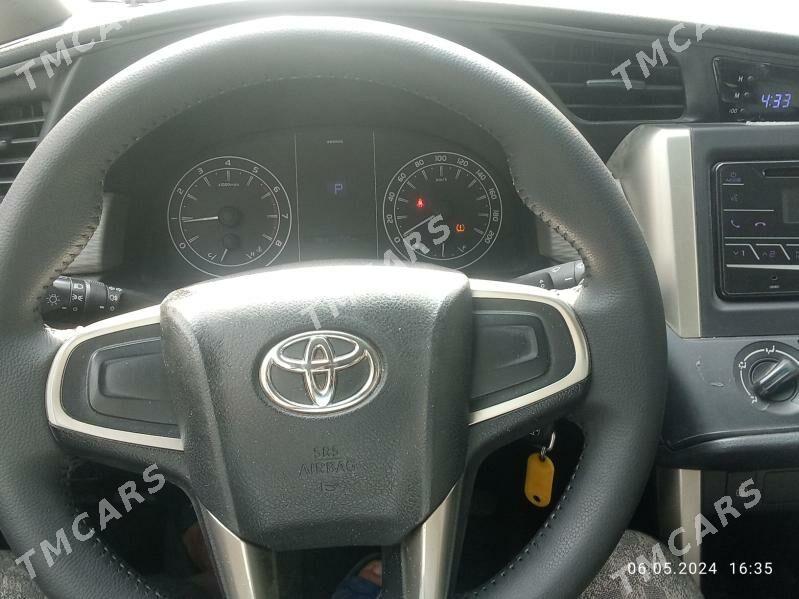 Toyota Innova 2019 - 270 000 TMT - 11 мкр - img 5