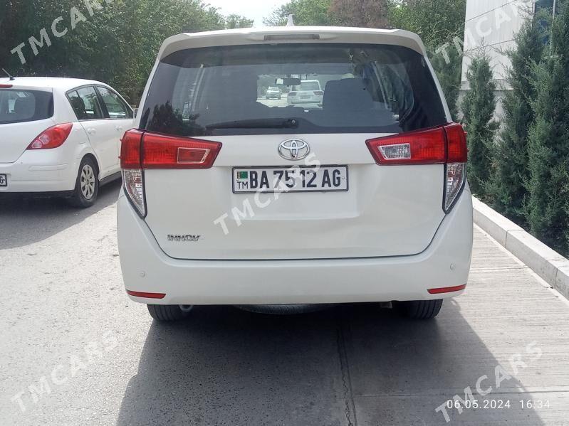 Toyota Innova 2019 - 270 000 TMT - 11 мкр - img 4