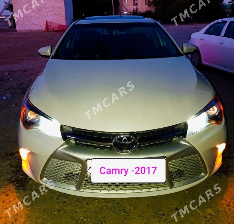 Toyota Camry 2017 - 270 000 TMT - Бузмеин - img 4