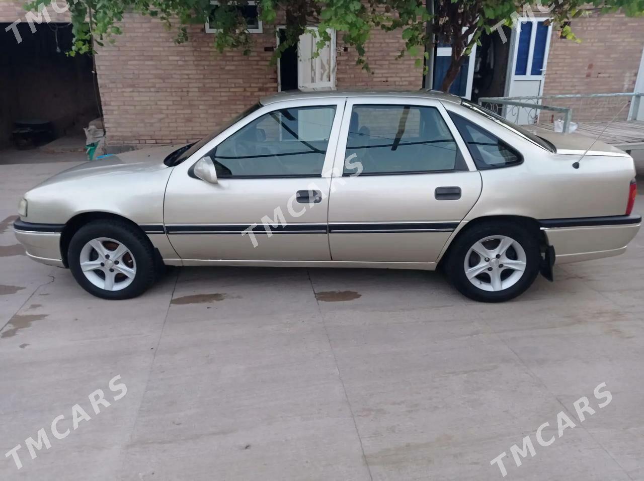 Opel Vectra 1989 - 37 000 TMT - Фарап - img 2