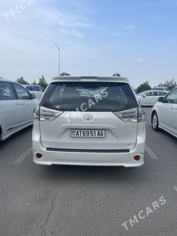 Toyota Sienna 2018 - 362 000 TMT - Aşgabat - img 3