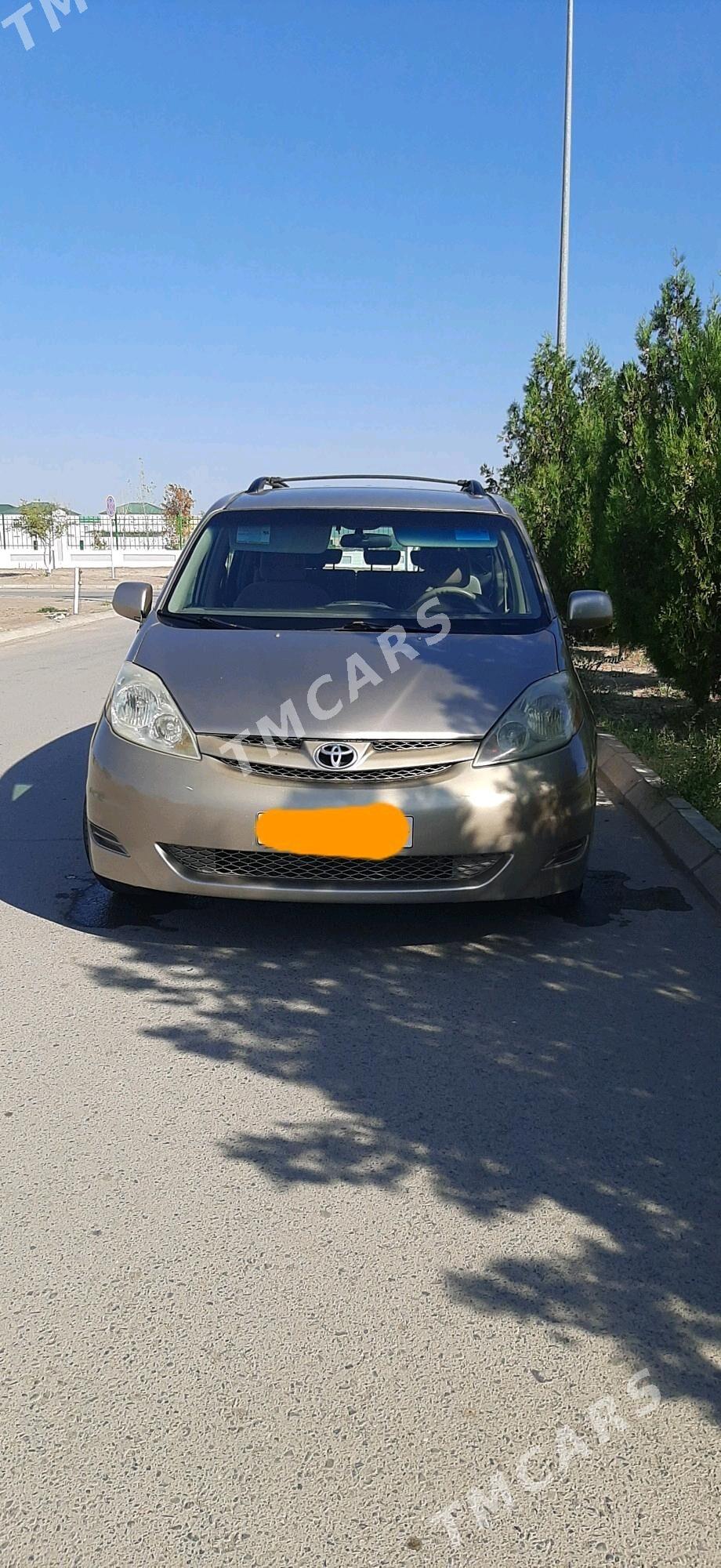 Toyota Sienna 2005 - 160 000 TMT - Köneürgenç - img 5