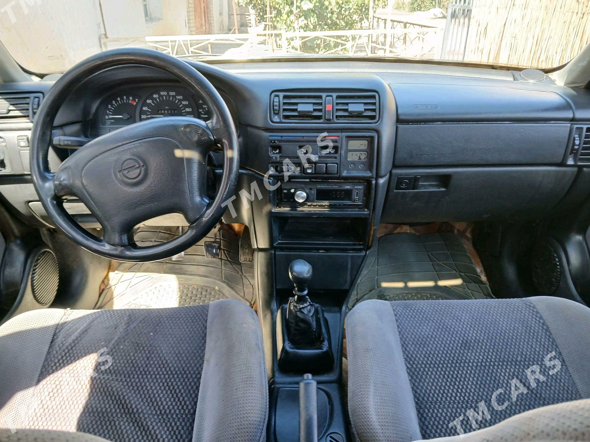 Opel Vectra 1995 - 27 000 TMT - Дашогуз - img 3