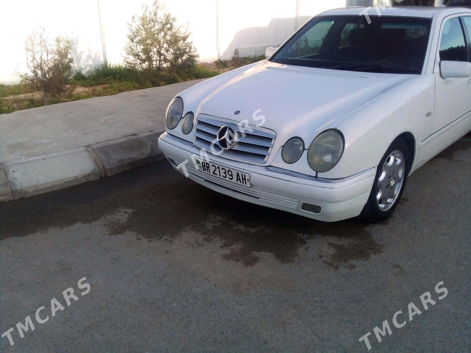 Mercedes-Benz E320 1996 - 65 000 TMT - Анев - img 4