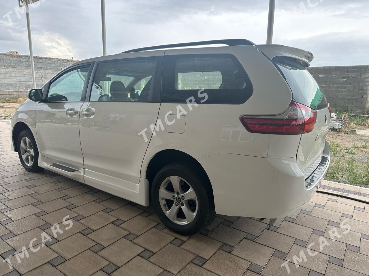 Toyota Sienna 2019 - 335 000 TMT - Ашхабад - img 3