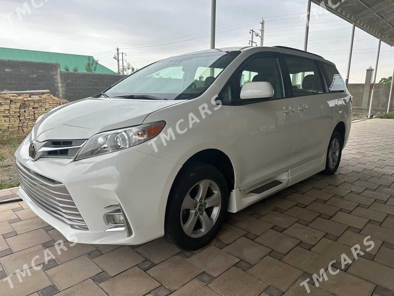 Toyota Sienna 2019 - 335 000 TMT - Aşgabat - img 2