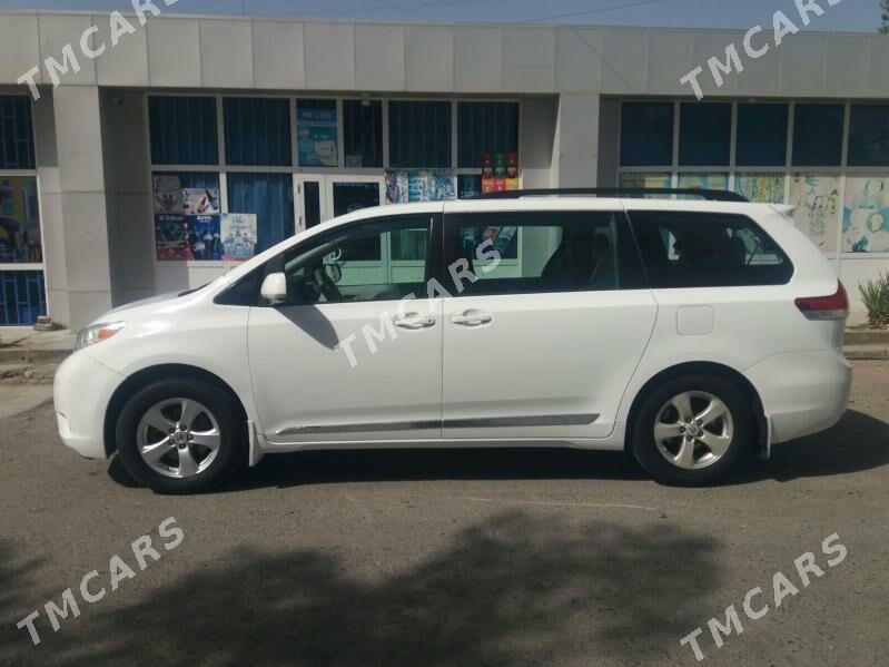 Toyota Sienna 2012 - 285 000 TMT - Мары - img 4