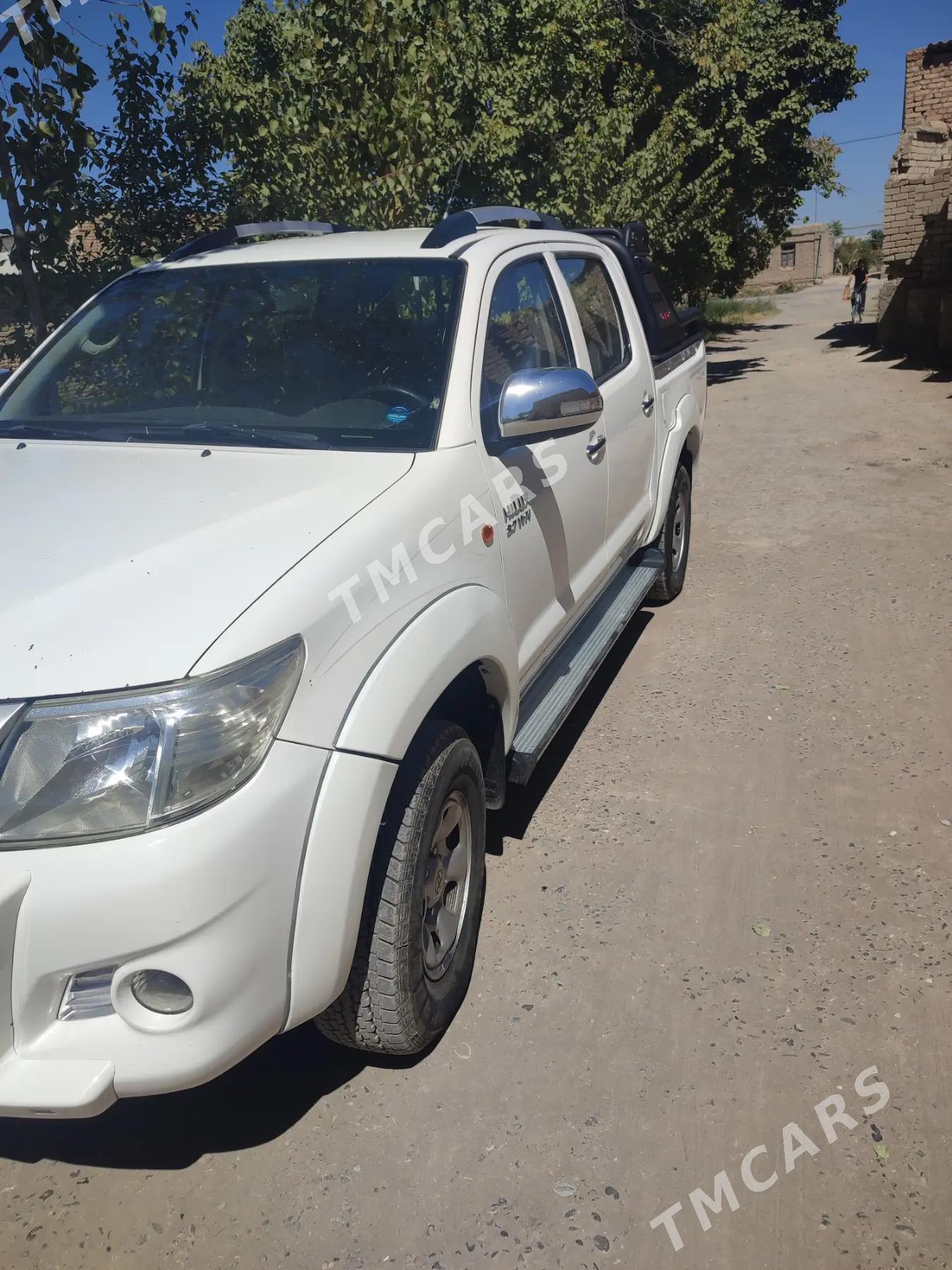 Toyota Hilux 2012 - 270 000 TMT - Туркменабат - img 2