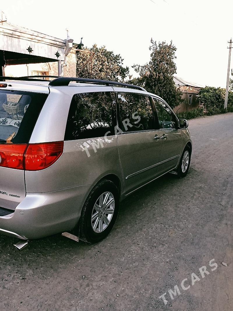 Toyota Sienna 2009 - 200 000 TMT - Darganata - img 3