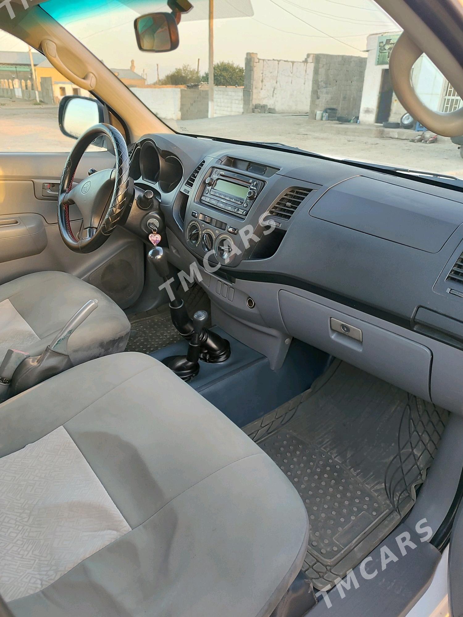 Toyota Hilux 2007 - 200 000 TMT - Бахарден - img 5