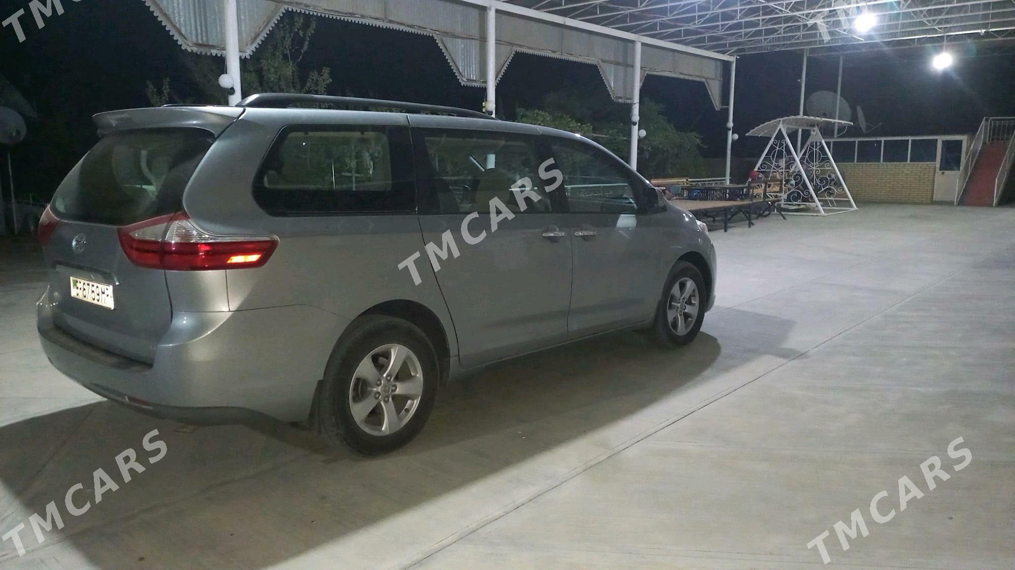 Toyota Sienna 2016 - 320 000 TMT - Мары - img 4