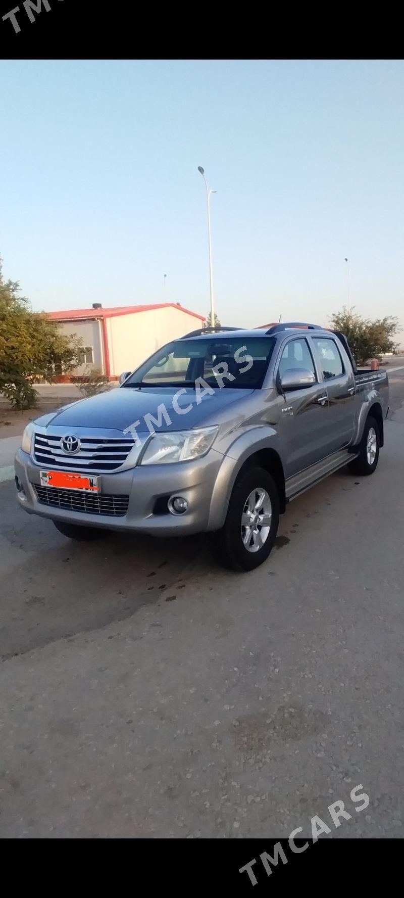 Toyota Hilux 2015 - 370 000 TMT - Хазар - img 5