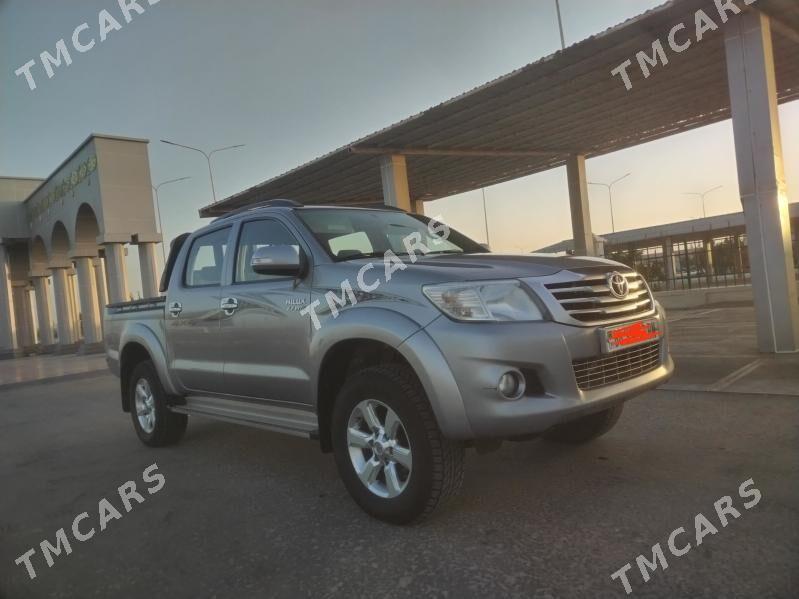 Toyota Hilux 2015 - 370 000 TMT - Хазар - img 6