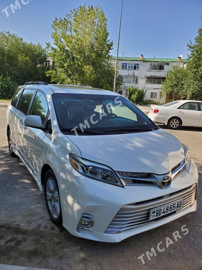 Toyota Sienna 2018 - 350 000 TMT - Ашхабад - img 2