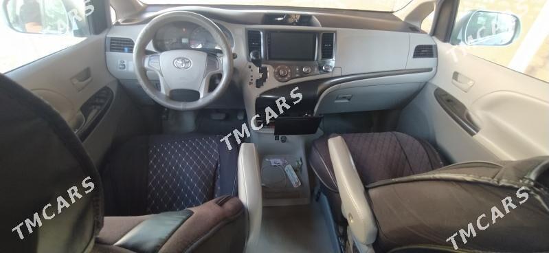 Toyota Sienna 2011 - 275 000 TMT - Мары - img 2