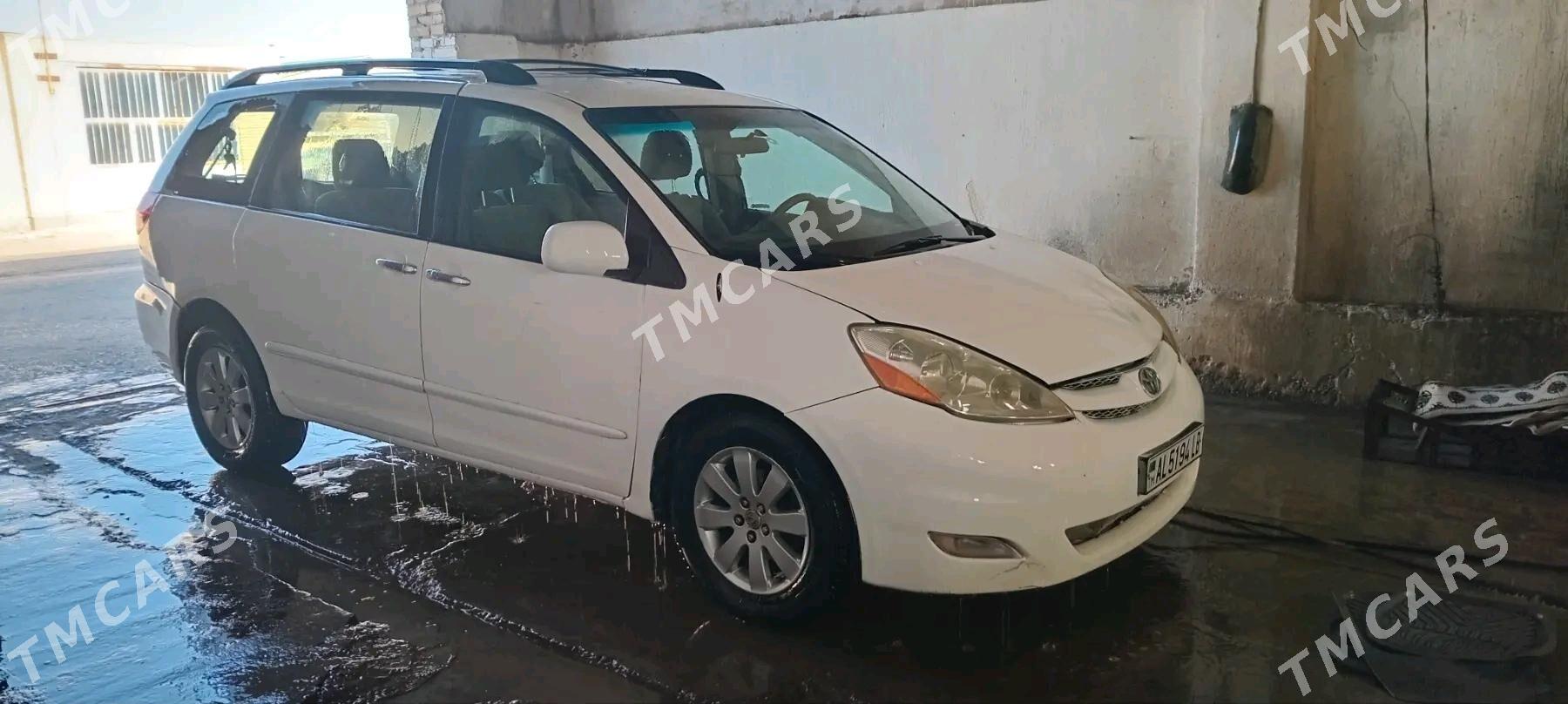 Toyota Sienna 2009 - 170 000 TMT - Дянев - img 2