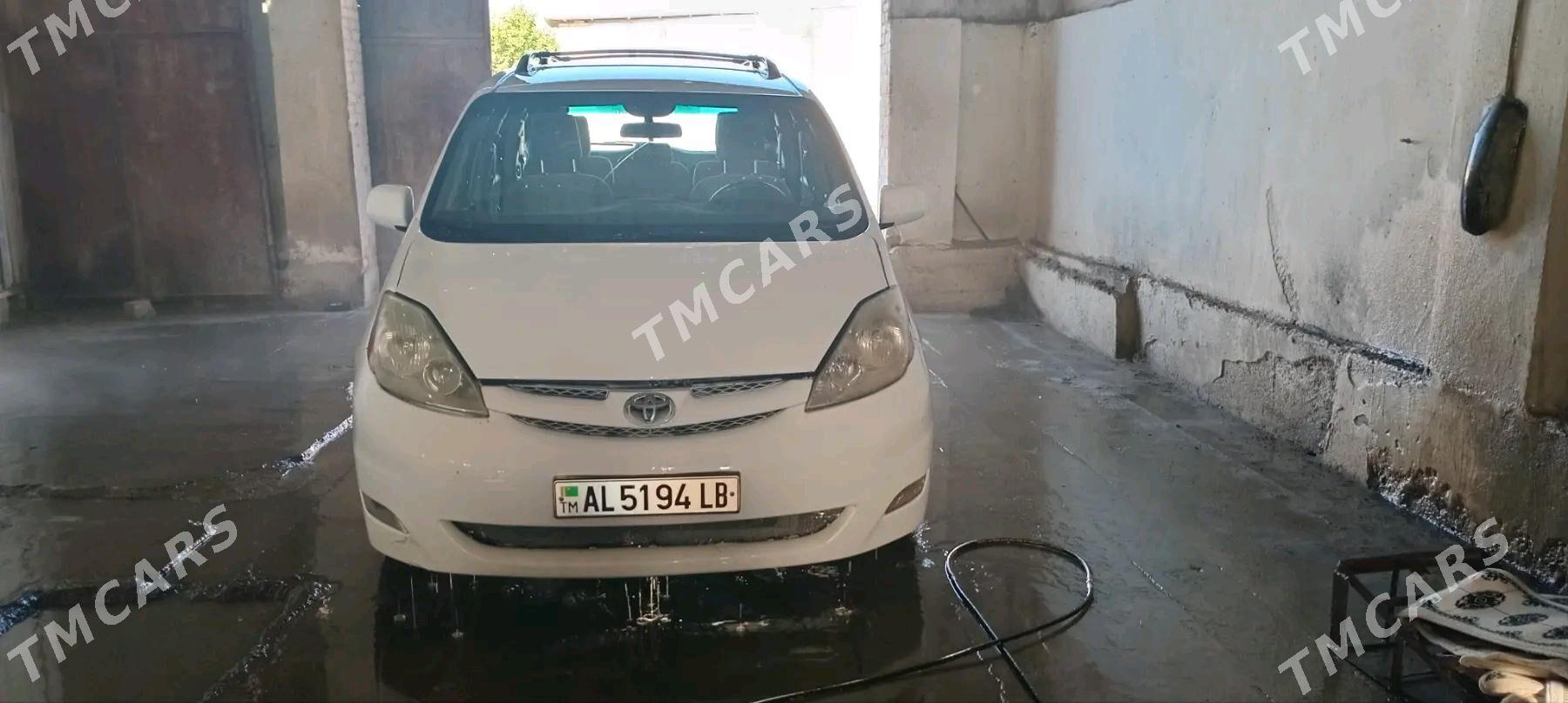 Toyota Sienna 2009 - 170 000 TMT - Дянев - img 5