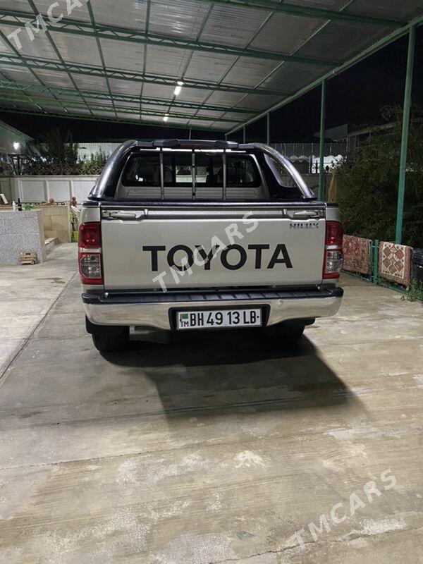 Toyota Hilux 2014 - 360 000 TMT - Чарджоу - img 3