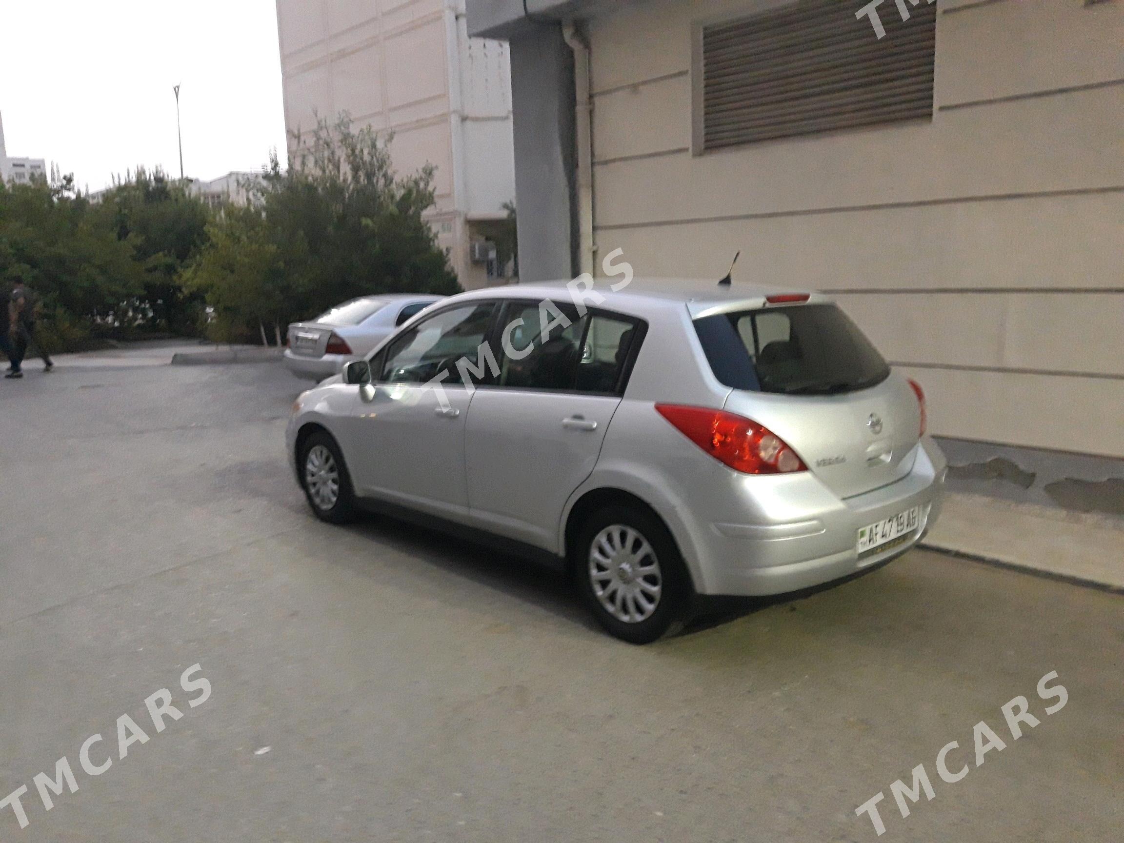 Nissan Versa 2010 - 99 000 TMT - Ашхабад - img 4