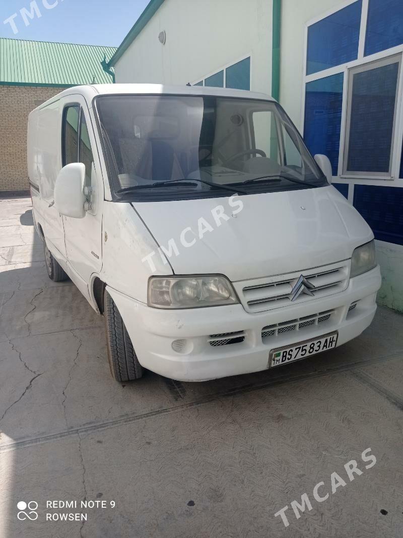 Toyota Hiace 2005 - 80 000 TMT - Мары - img 3