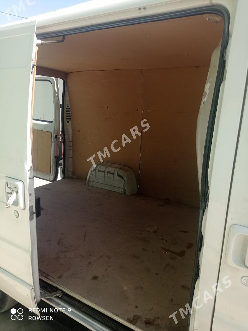 Toyota Hiace 2005 - 80 000 TMT - Мары - img 8