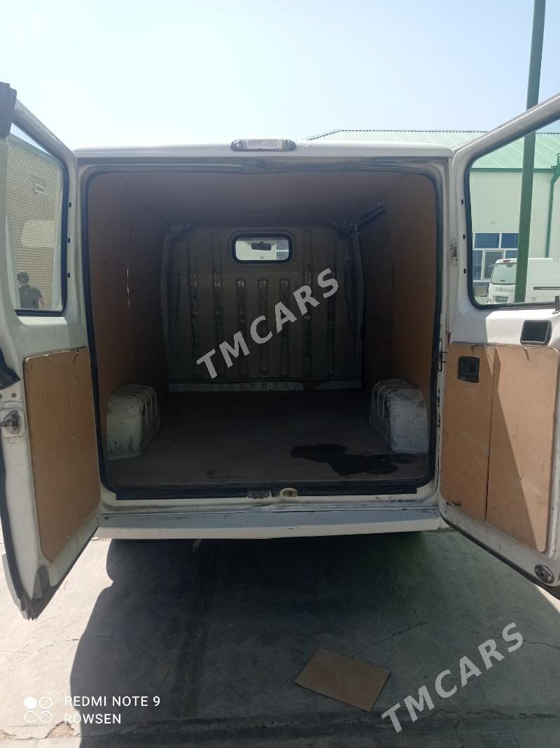 Toyota Hiace 2005 - 80 000 TMT - Мары - img 7