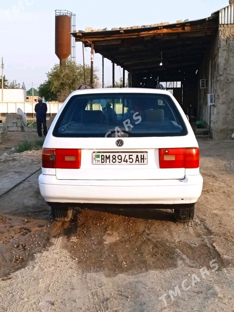 Volkswagen Passat 1996 - 30 000 TMT - Ак-Бугдайский этрап - img 2