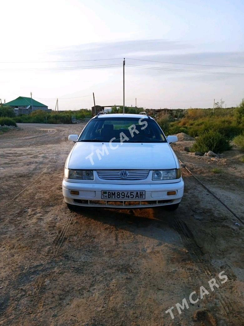 Volkswagen Passat 1996 - 30 000 TMT - Ak bugdaý etraby - img 3