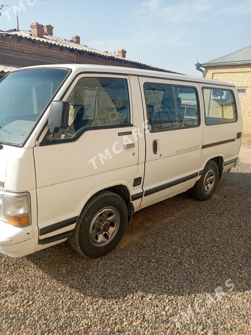 Toyota Hiace 1988 - 38 000 TMT - Мары - img 2