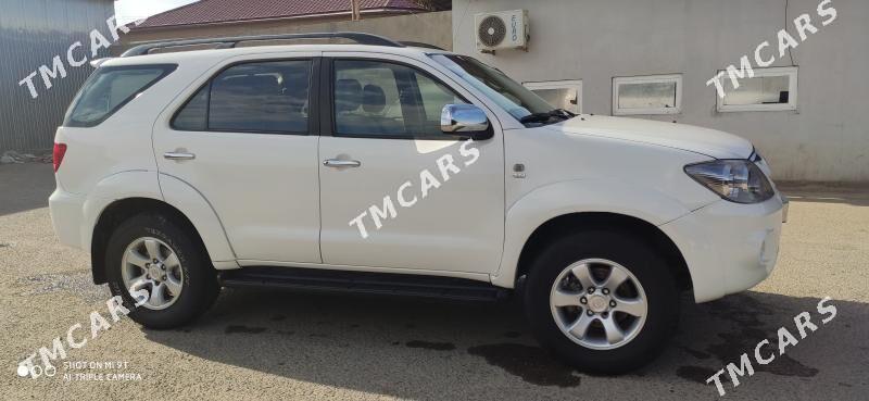 Toyota Fortuner 2006 - 250 000 TMT - Мары - img 6