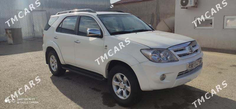 Toyota Fortuner 2006 - 250 000 TMT - Мары - img 5