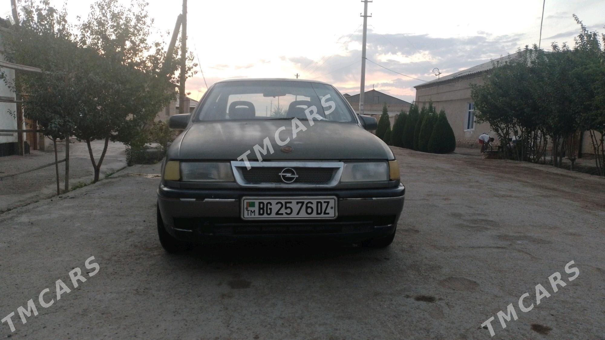 Opel Vectra 1989 - 15 000 TMT - Gubadag - img 3